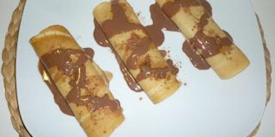 Mari Cocinillas - Crepes rellenas de mermelada con chocolate caliente