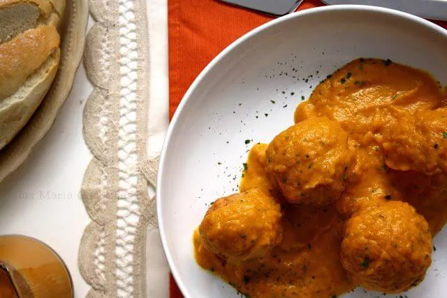 Mari Cocinillas - Albondigas de Merluza en salsa de Manzana