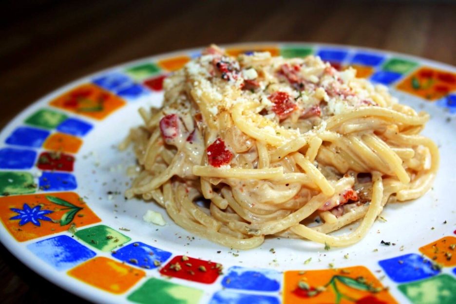 Mari Cocinillas - Espaguetis con salsa de setas y pimientos del piquillo