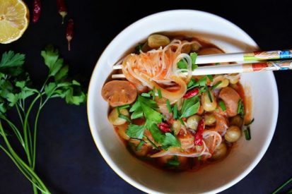 Mari Cocinillas - Sopa de Fideos Chinos de Arroz y Verduras