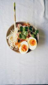 Mari Cocinillas - Noodles de arroz con verduras y huevo