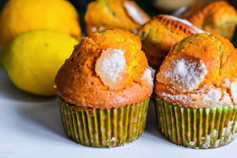 Mari Cocinillas - MAGDALENAS DE NATA Y LIMÓN CON COPETE