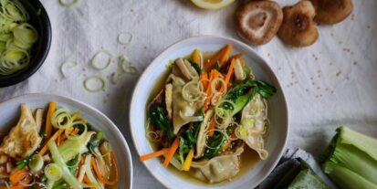 Mari Cocinillas - Sopa asiática de verduras con gyozas