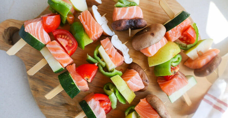Mari Cocinillas - Brochetas de salmón y verduras